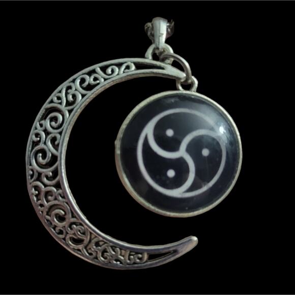 Crescent moon triskelion pendant necklace silver black & white pagan bdsm charm - Picture 3 of 4